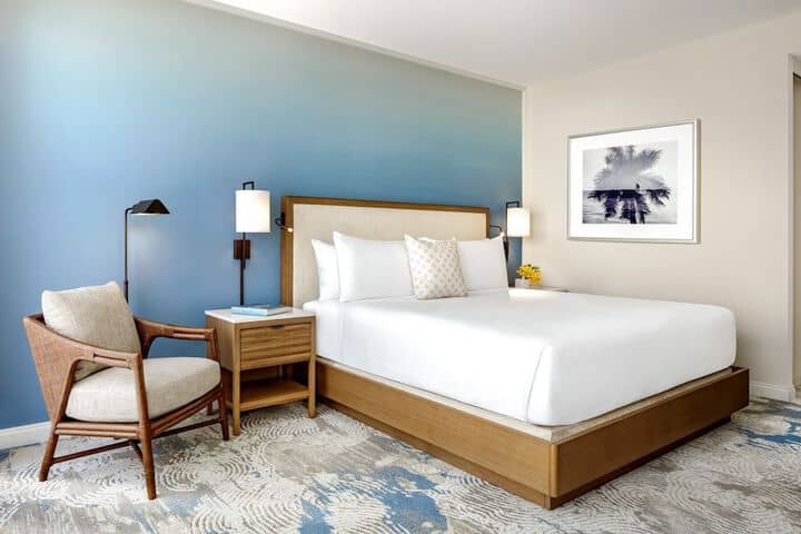 Room 4 of 25