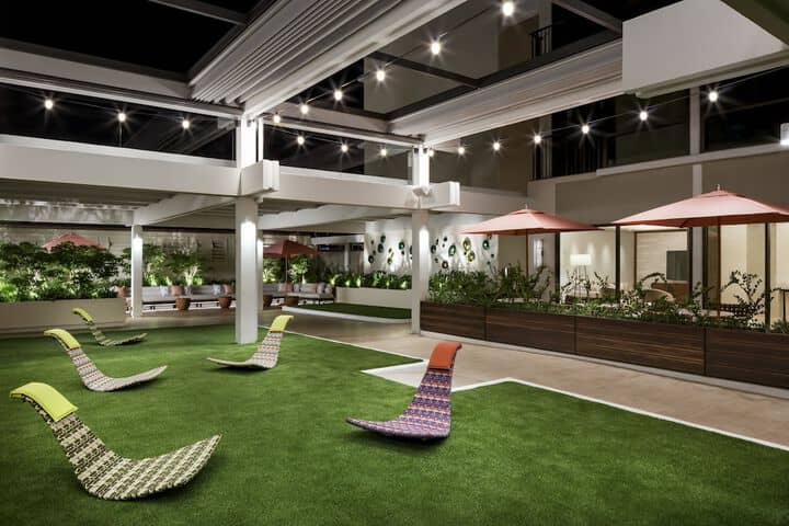 Hotel Exterior 18 of 25